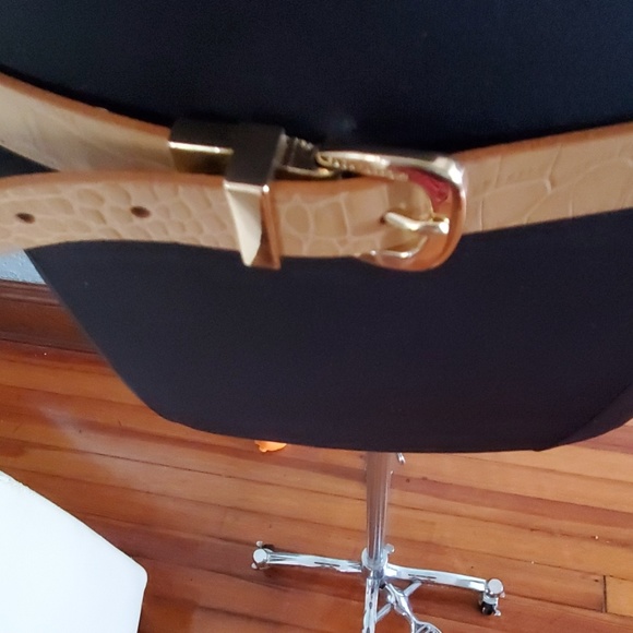 Micheal Kors genuine leather belt - Picture 3 of 5